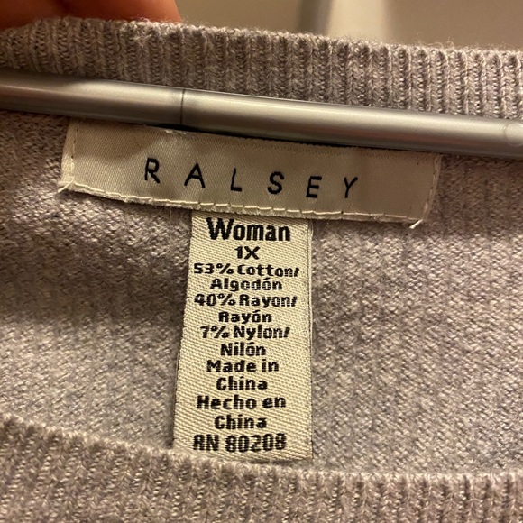 Light gray sweater - Picture 2 of 2